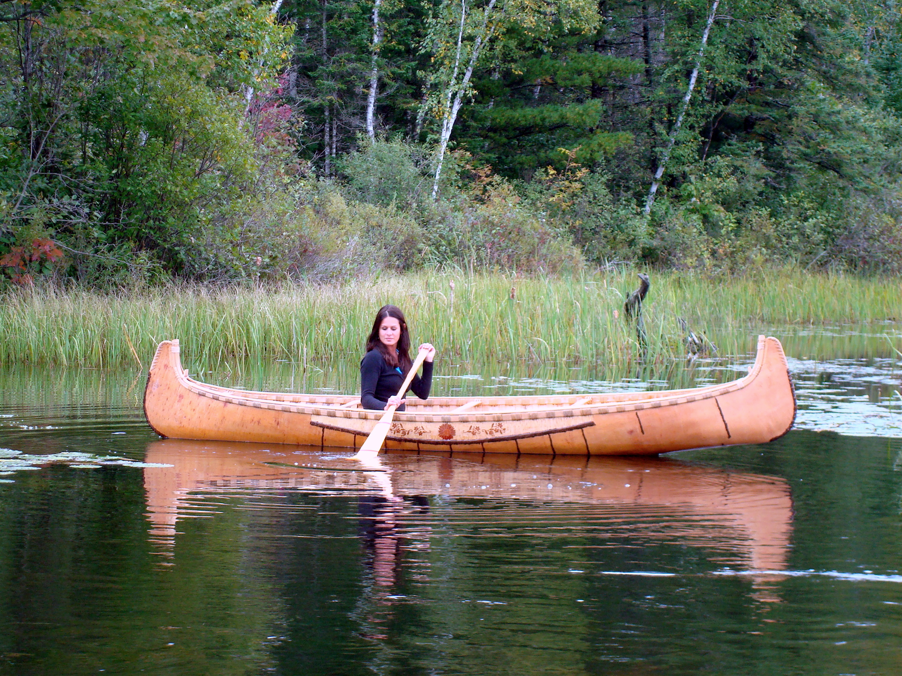 varnishing the canoe ep 18 - cedar strip canoe build